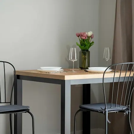 Nowoczesne Very Berry W Poznaniu Z Parkingiem By Renters Poznan