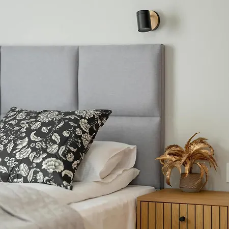 Apartment Nowoczesne Very Berry W Poznaniu Z Parkingiem By Renters