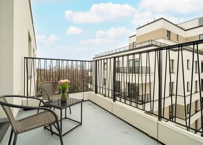 Nowoczesne Very Berry W Poznaniu Z Parkingiem By Renters Apartment