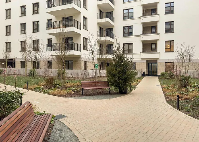 Apartment Nowoczesne Very Berry W Poznaniu Z Parkingiem By Renters Poznan