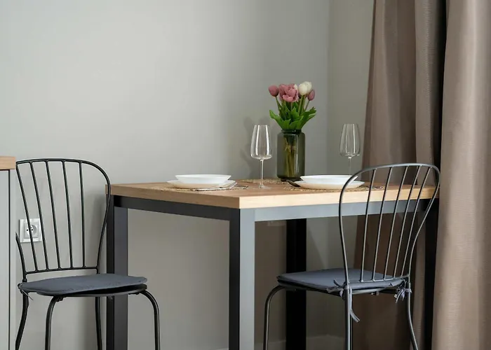 Nowoczesne Very Berry W Poznaniu Z Parkingiem By Renters Poznan